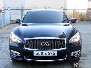 Infiniti Q70