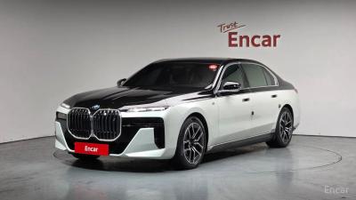BMW i7