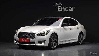 Infiniti Q70