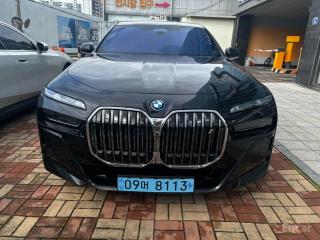 BMW i7