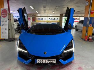 Lamborghini Revuelto
