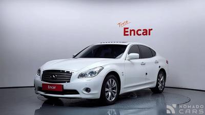 Infiniti Q70