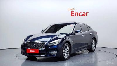 Infiniti Q70