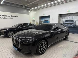 BMW i7