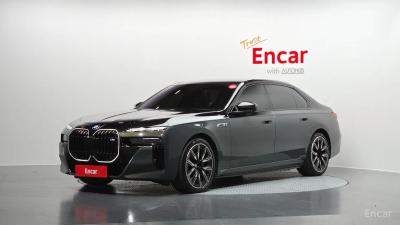 BMW i7