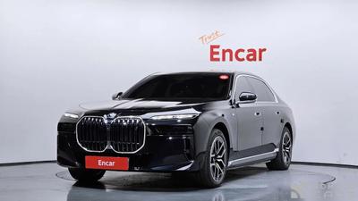BMW i7
