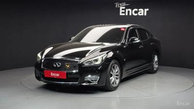 Infiniti Q70