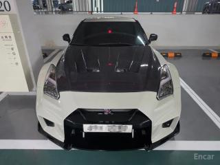 Nissan GT-R
