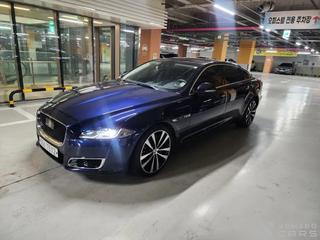 Jaguar XJ