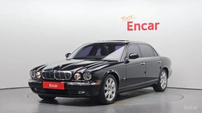 Jaguar XJ-8