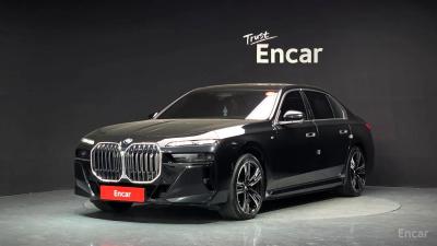 BMW i7