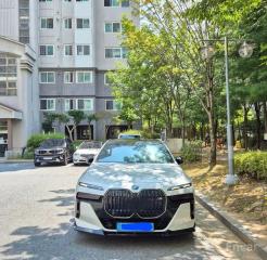 BMW i7