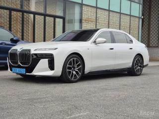 BMW i7