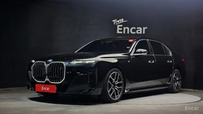 BMW i7
