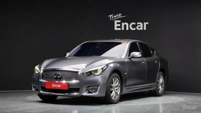 Infiniti Q70