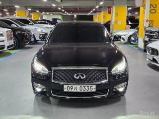 Infiniti Q70