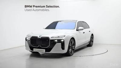 BMW i7