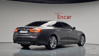 Maserati Quattroporte