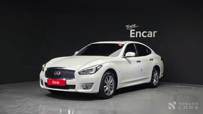 Infiniti Q70