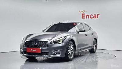 Infiniti Q70