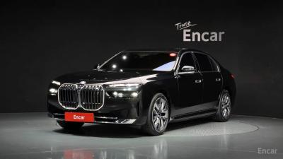 BMW i7