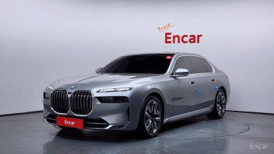 BMW i7