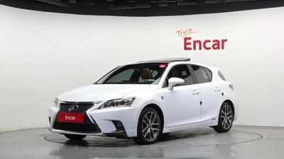 Lexus CT200h