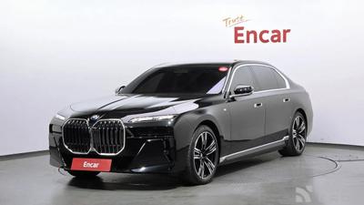 BMW i7