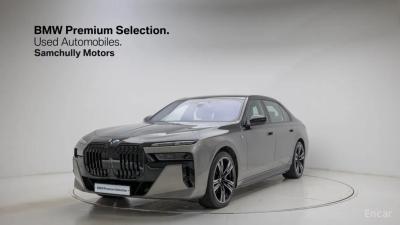 BMW i7