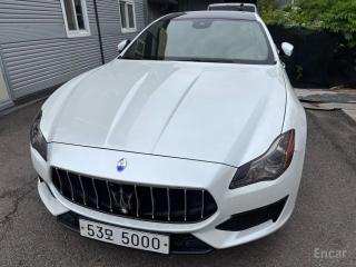 Maserati Quattroporte