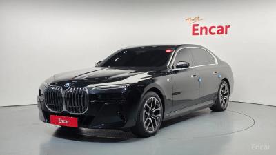 BMW i7