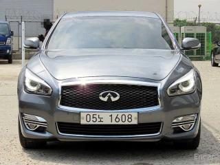 Infiniti Q70