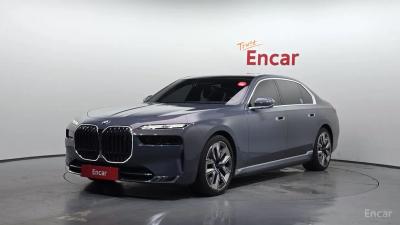 BMW i7