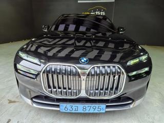 BMW i7