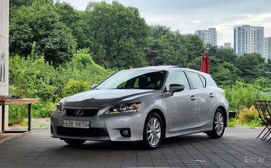 Lexus CT200h