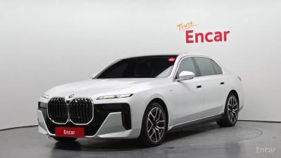 BMW i7