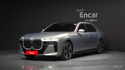 BMW i7