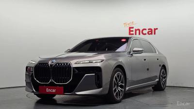 BMW i7