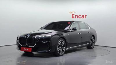 BMW i7