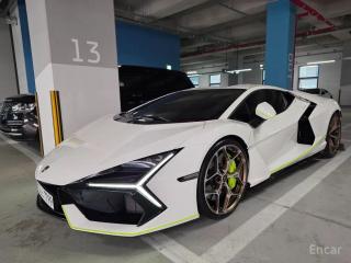 Lamborghini Revuelto