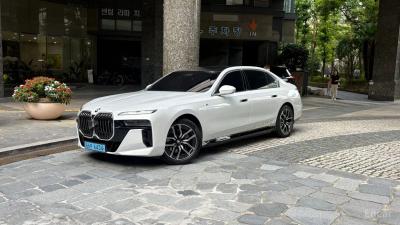 Bmw i7