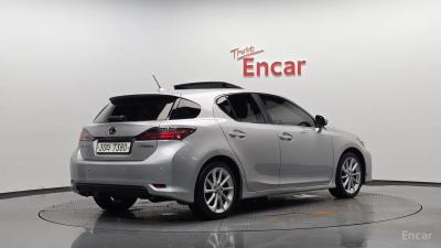 Lexus CT200h
