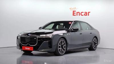 BMW i7