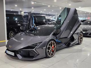 Lamborghini Revuelto