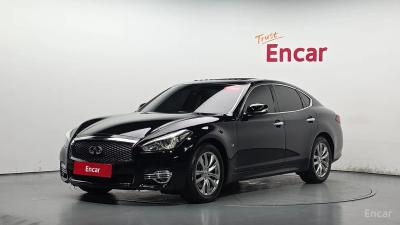 Infiniti Q70