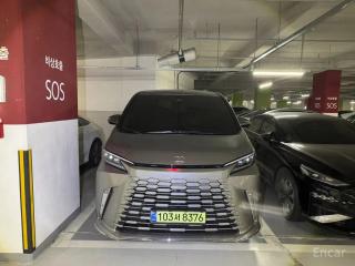 Lexus LM