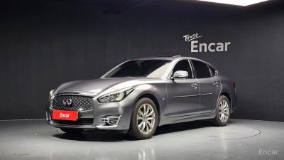 Infiniti Q70