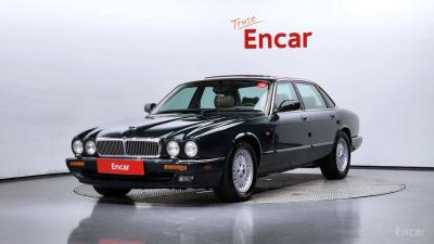 Jaguar XJ-6
