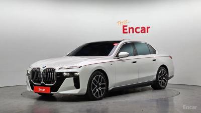 BMW i7