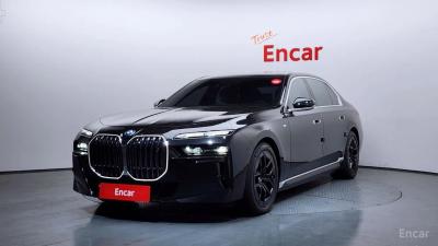 BMW i7